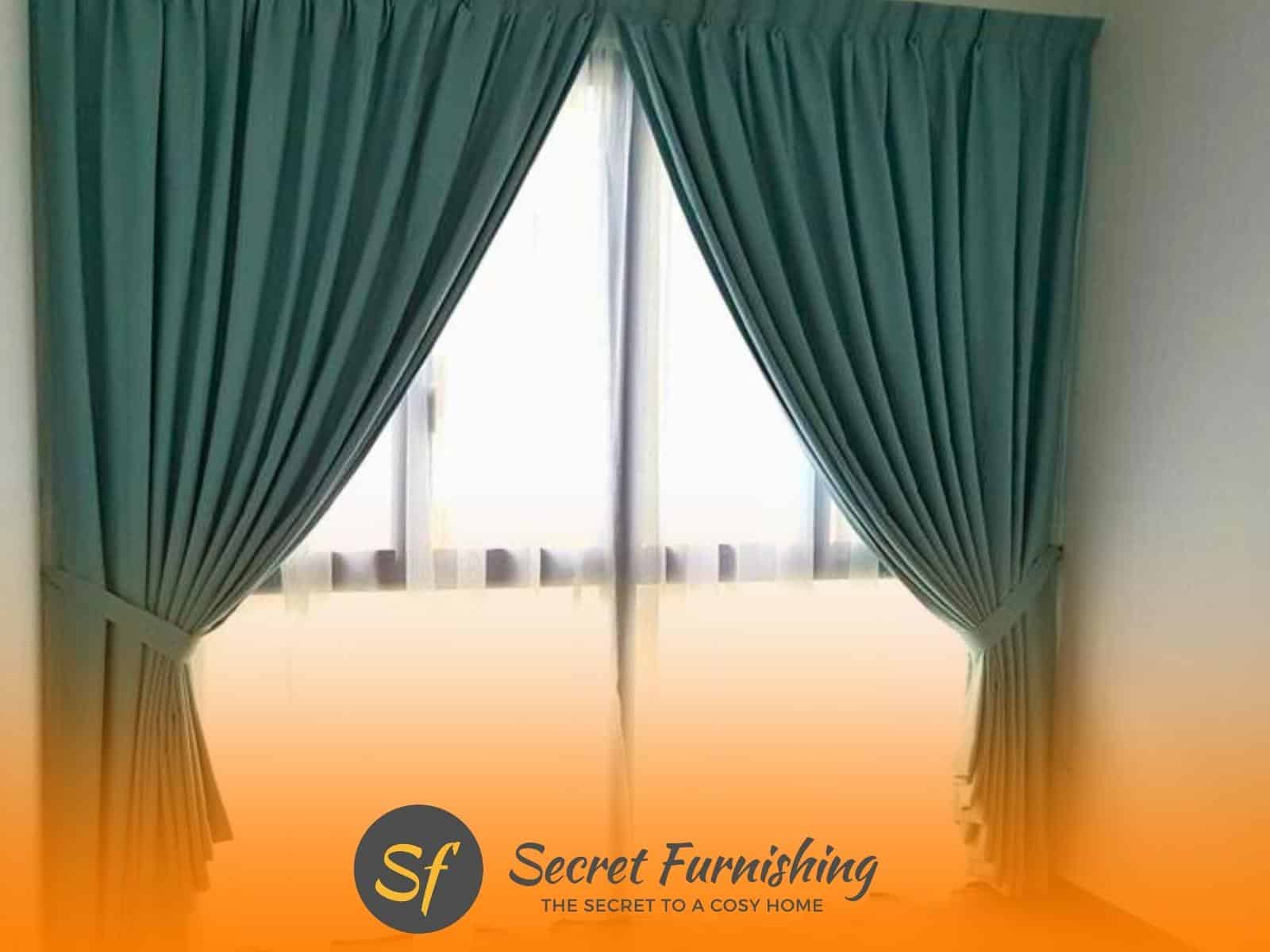 Curtains with moisture-resistant fabrics
